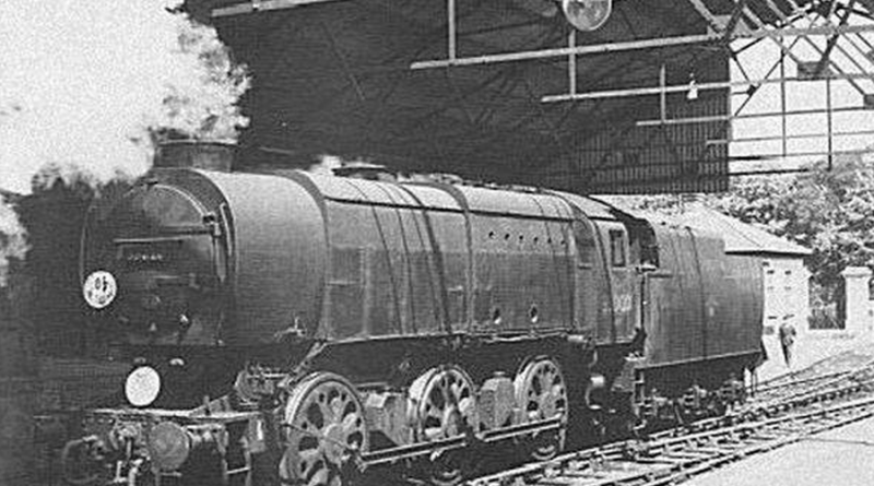 Train leaves Gosport Station in 1962