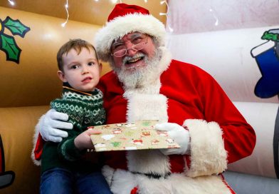 Sultan hosts Christmas party for personnel families