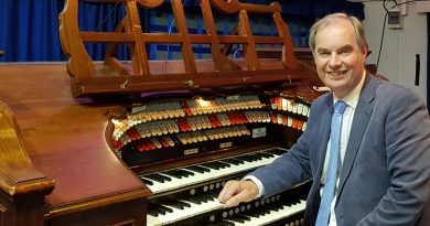 Guests enjoy silent movie event at Thorngate