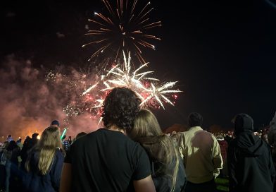 Thousands join together for Sultan fireworks display